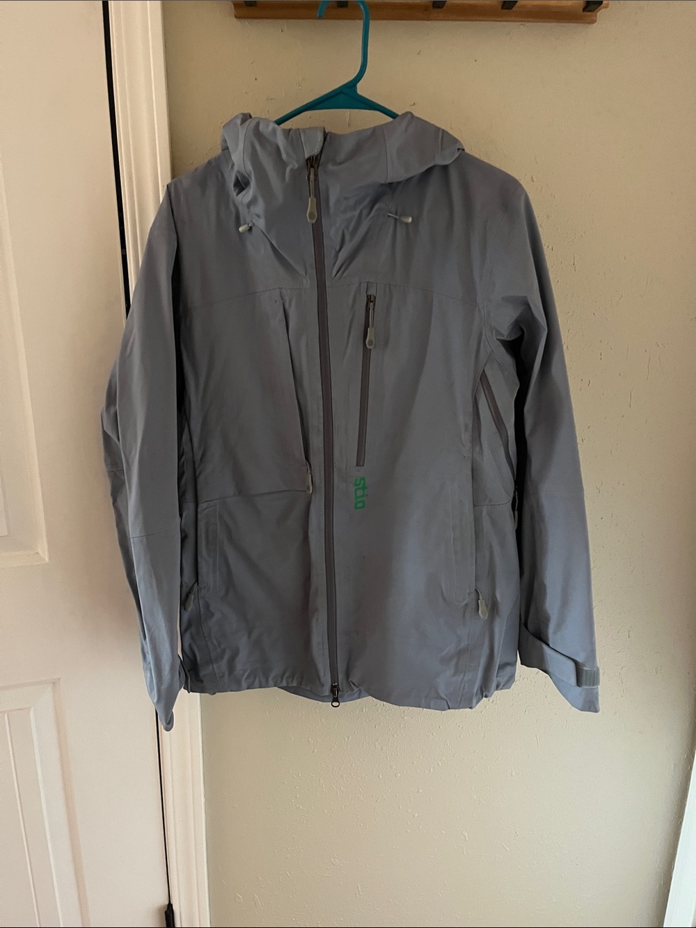 Stio women’s Light Gray Hooded Rain Jacket